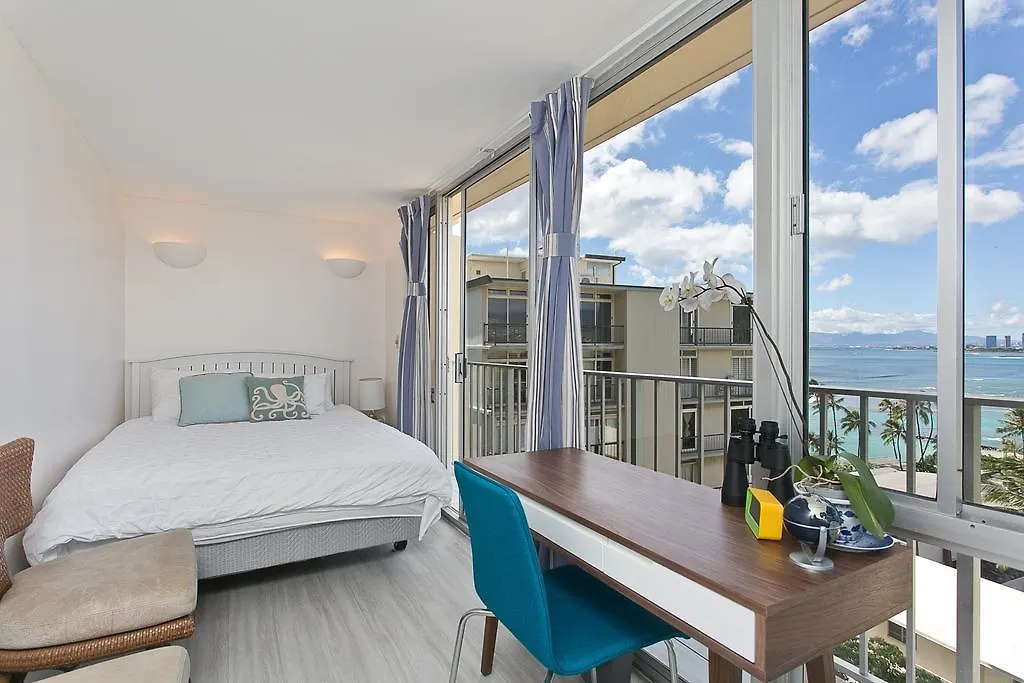 Апартаменты Diamond Head Beach Hotel Гонолулу